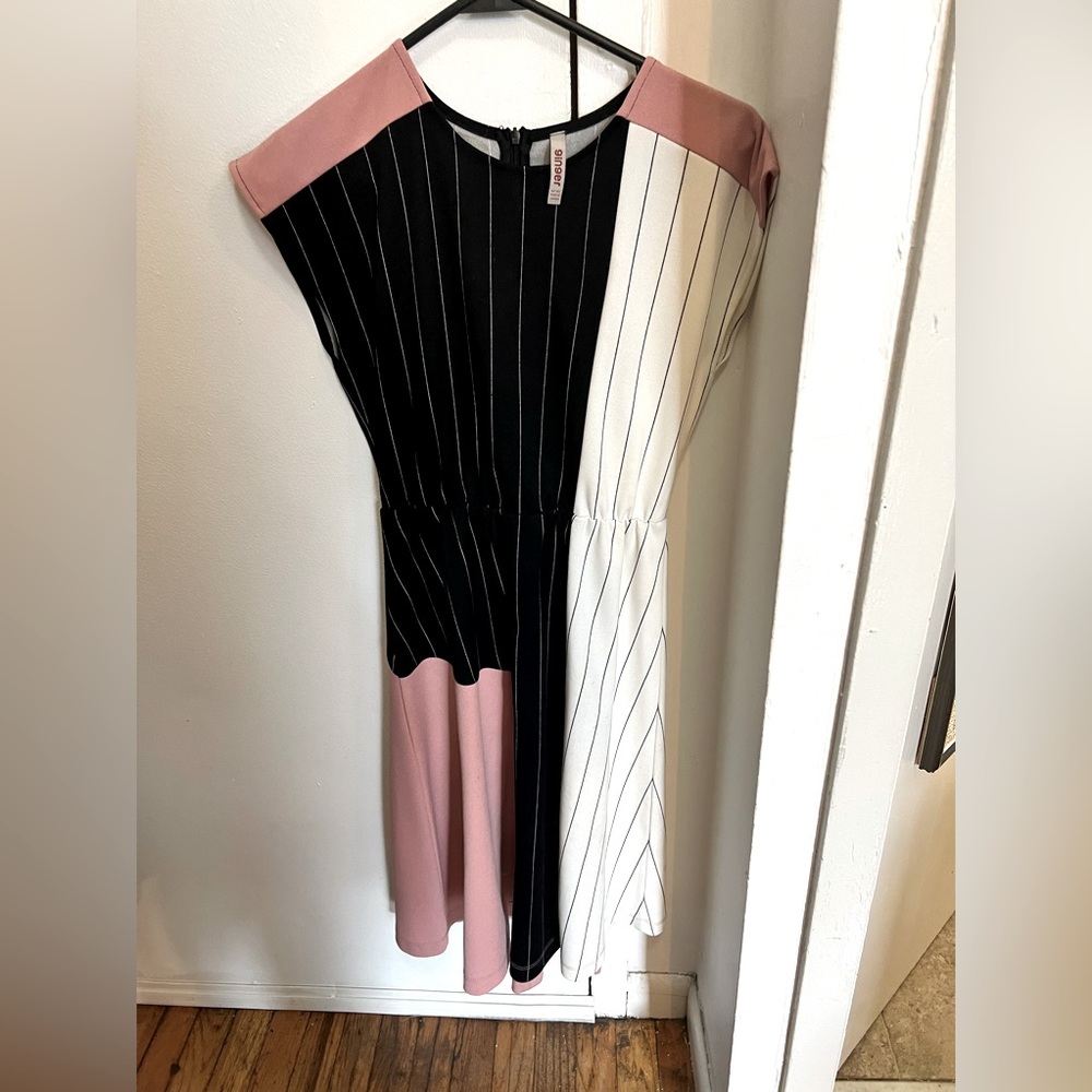 Cut vintage dress. Adorable details